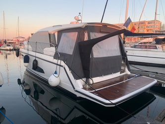 33' Sealine 2018 Yacht For Sale
